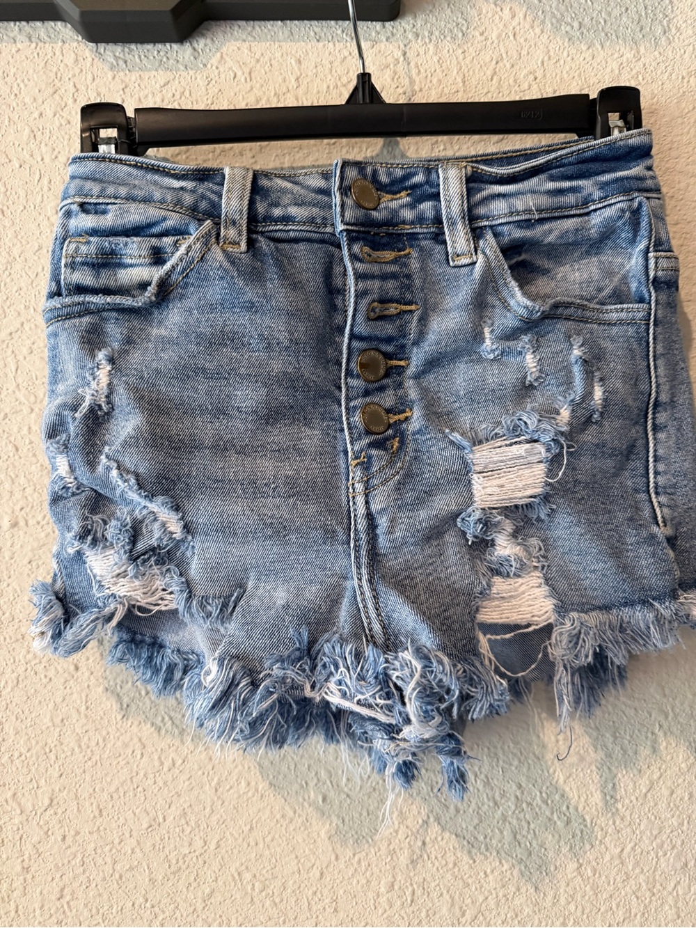 KanCan Signature Women's Light Wash Distressed Cut Off Denim Shorts, Size 24
